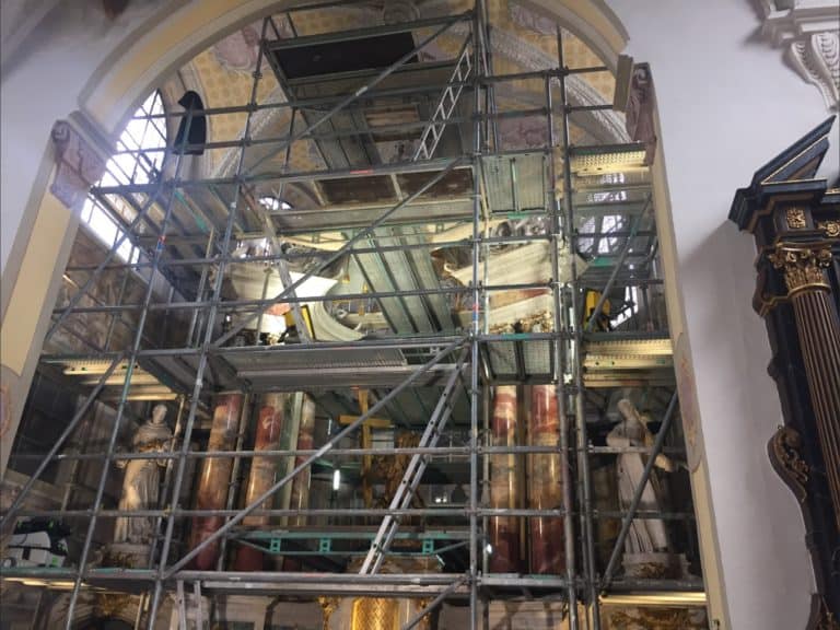 Birdcage scaffolding indoors – Gerüstbau Müller
