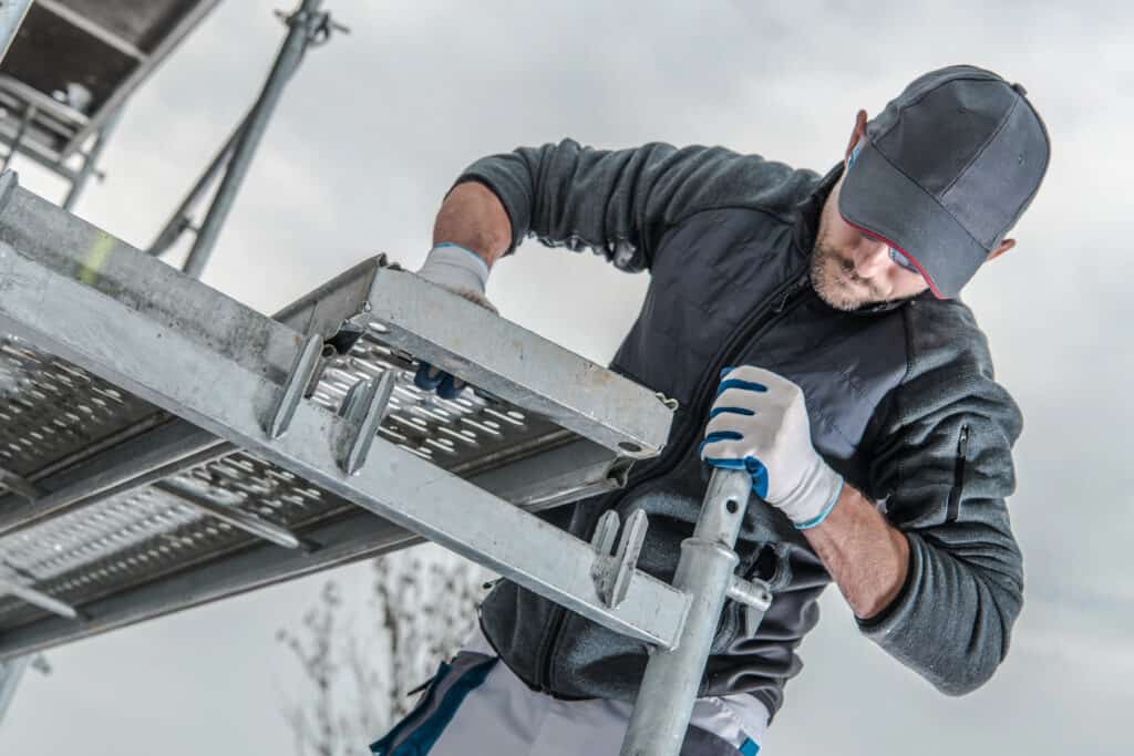 Scaffolding team leader from Gerüstbau Müller assembling scaffolding in the Cologne and Bonn area
